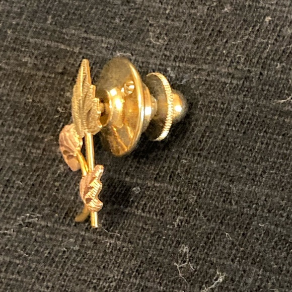 Landstrom’s Black Hills Gold Pin - Picture 3 of 4